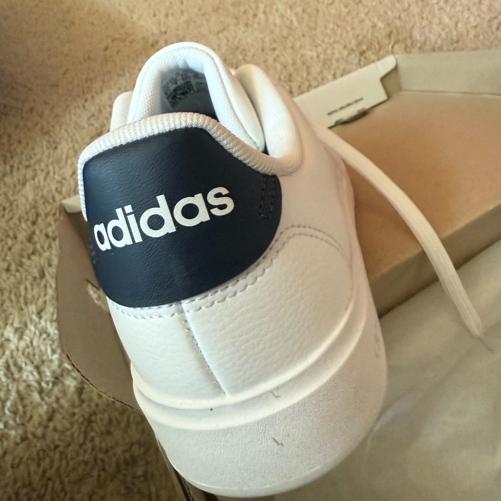 Brand New white Adidas women’s 8.5 Tennis Sneakers - Picture 3 of 6
